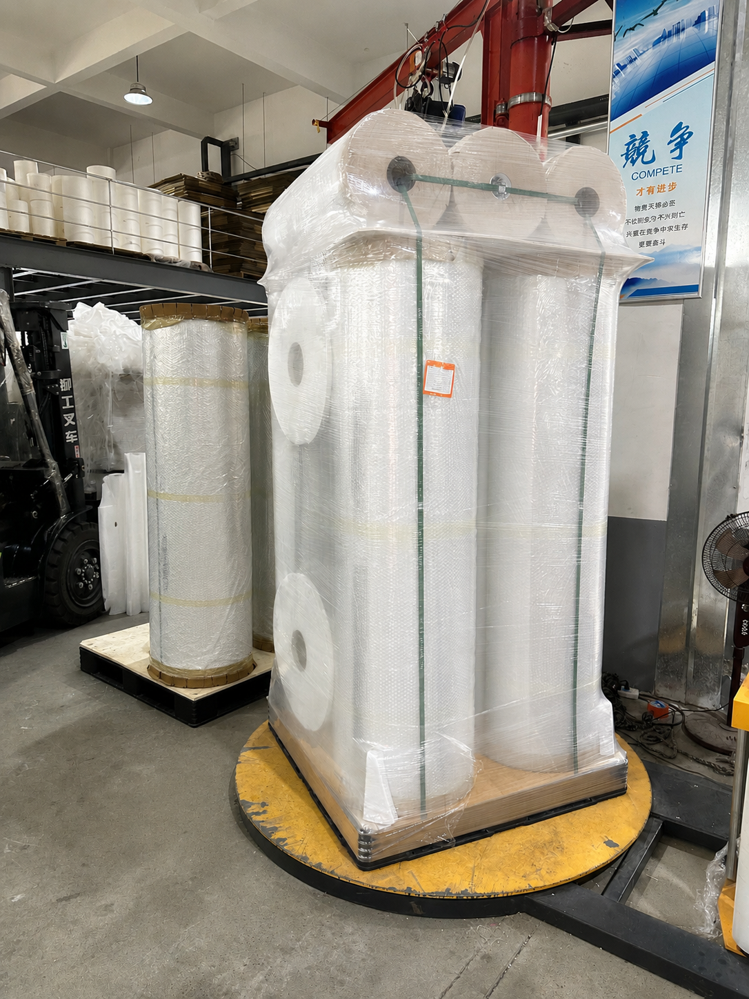 worker-3 Secured moisture-proof packing to protect film rolls during sea freight.